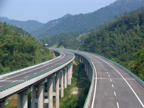 風(fēng)景如畫的安景高速公路.jpg