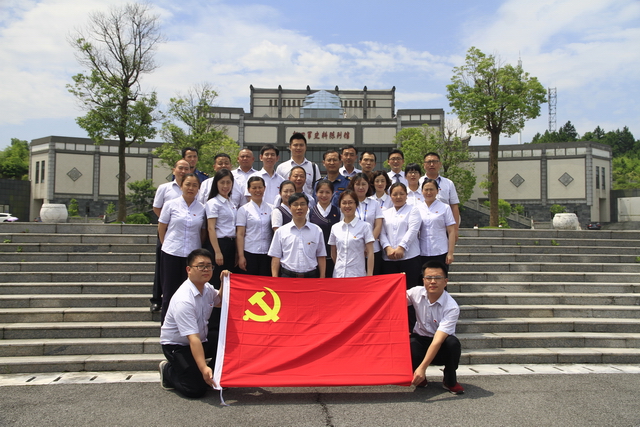 參觀紅色教育基地.jpg