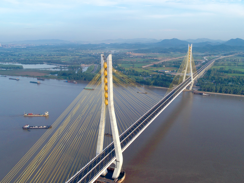 2019年8月31日上午，由集團(tuán)投資建設(shè)的池州長江公路大橋建成通車。.jpg