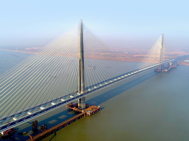 高速公路建設(shè)塑造了“安徽精度”品牌，建成了馬鞍山長(zhǎng)江大橋、蕪湖長(zhǎng)江二橋等一批品質(zhì)徽道，先后榮獲詹天佑獎(jiǎng)、魯班獎(jiǎng)、李春獎(jiǎng)以及喬治?理查德森獎(jiǎng)等創(chuàng)新大獎(jiǎng)。.JPG
