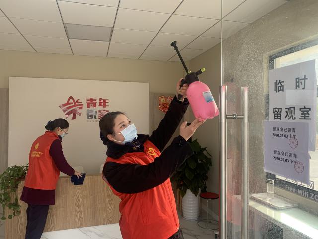 13馬鞍山中心將中心“青年微家”陣地改為臨時(shí)留觀室，青年志愿者定期進(jìn)行場所消毒處理，進(jìn)一步發(fā)揮團(tuán)屬陣地和青年志愿者作用（3）.jpg